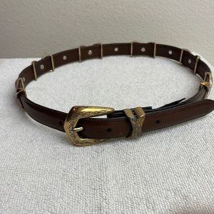 Bright belt leather #46909 size Medium  near new condition
